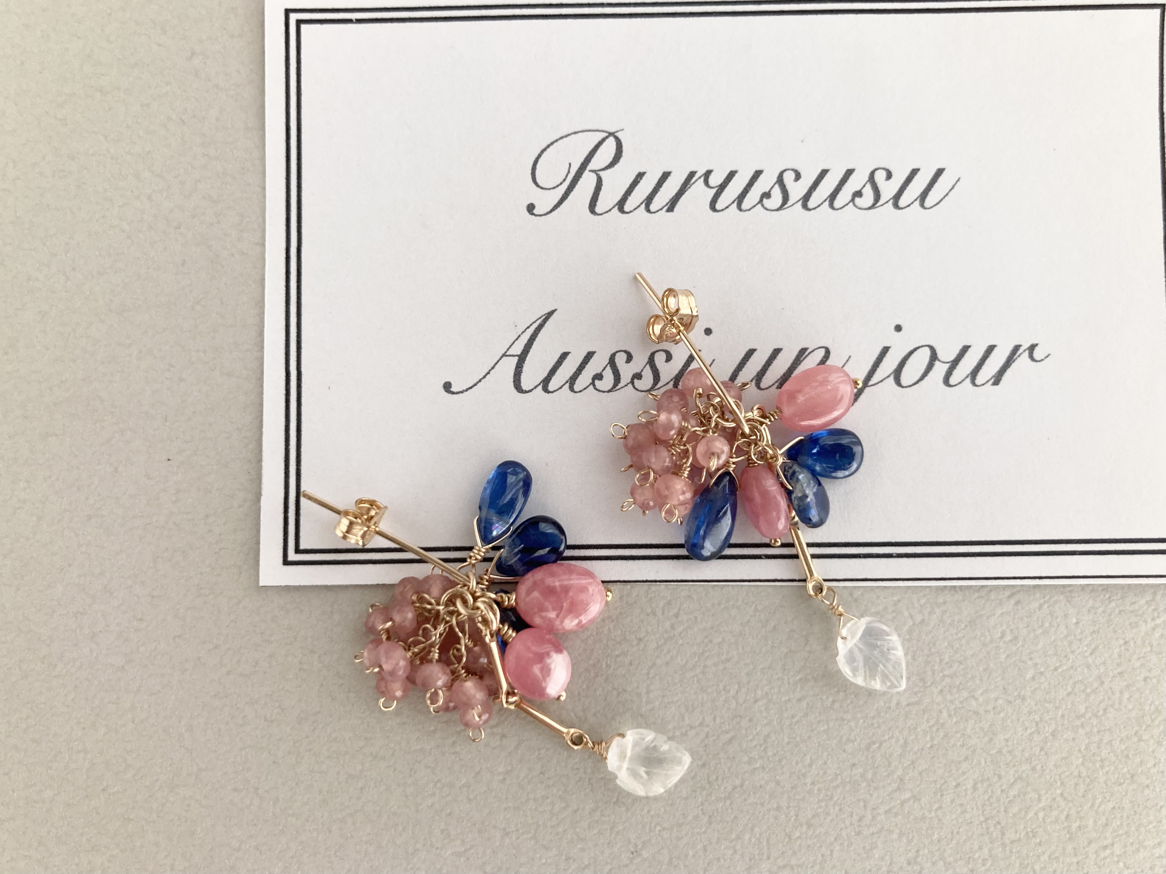 ロイヤルブルーカイヤナイトのピアス¥６，300