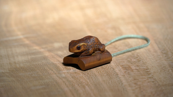 根付け木製彫刻蛙 時代 堤物 根付 蛙 蛇 木製 彫刻【MA777】 時代 堤物