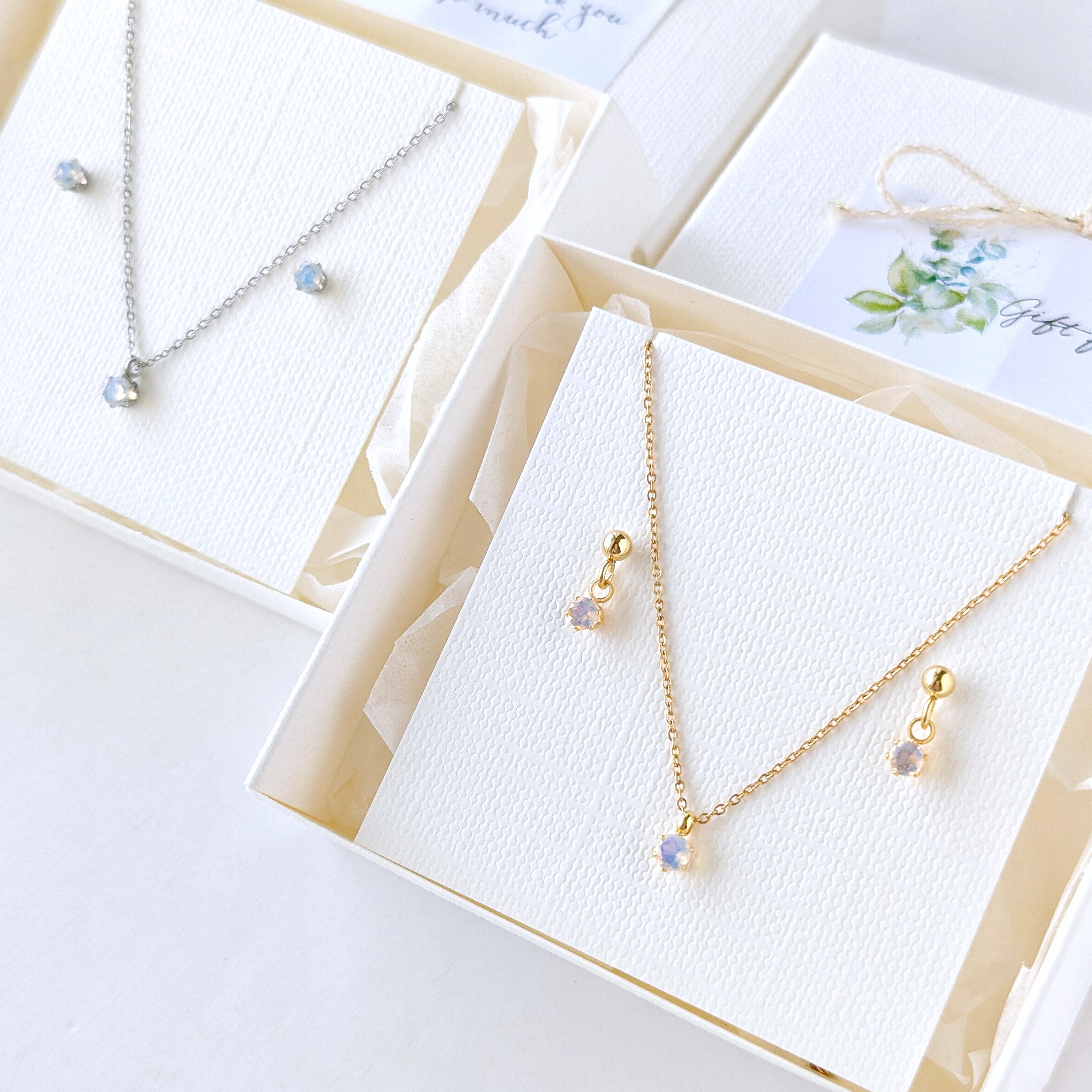 《選べるデザイン》＊2点セット＊ AAAランク オパールの1粒プチピアス/イヤリング＆ネックレス