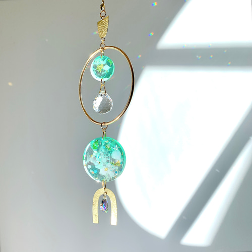 フレッシュカラーレジンとクリスタルボールのサンキャッチャー