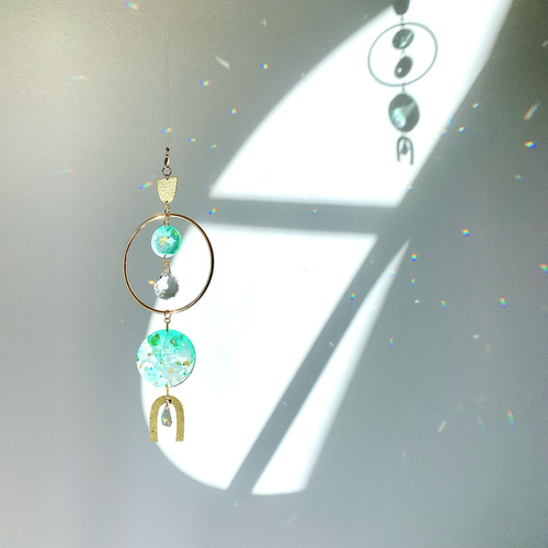 フレッシュカラーレジンとクリスタルボールのサンキャッチャー