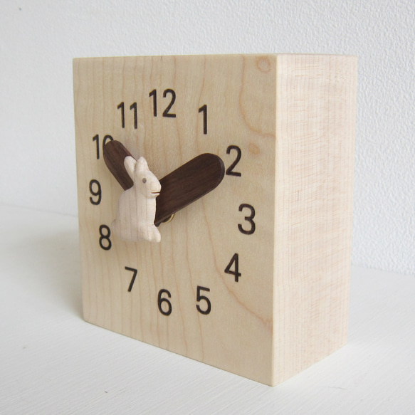 うさぎのスクエアー置き時計 2枚目の画像