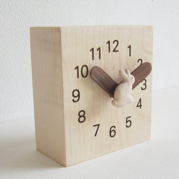 うさぎのスクエアー置き時計 3枚目の画像
