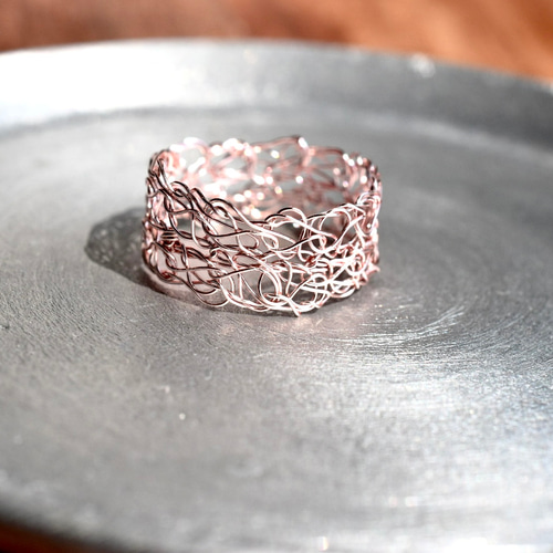 リボンコード編みリング 、ピンクゴールド [ミラノ・デザイン賞受賞