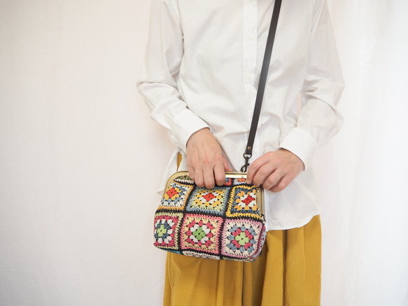 グラニースクエア風ゴブラン　カシメ留め口金の２wayバッグ 3枚目の画像