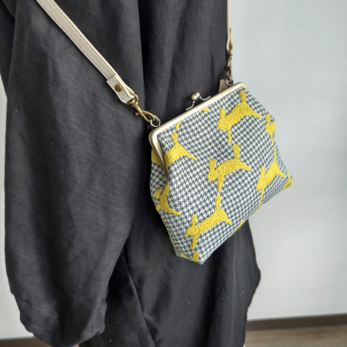 送料無料】ミナペルホネンrunrunrunランランランLグリーン/がま口