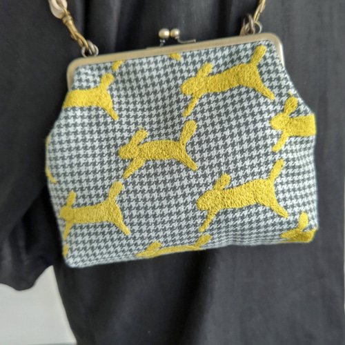 送料無料】ミナペルホネンrunrunrunランランランLグリーン/がま口