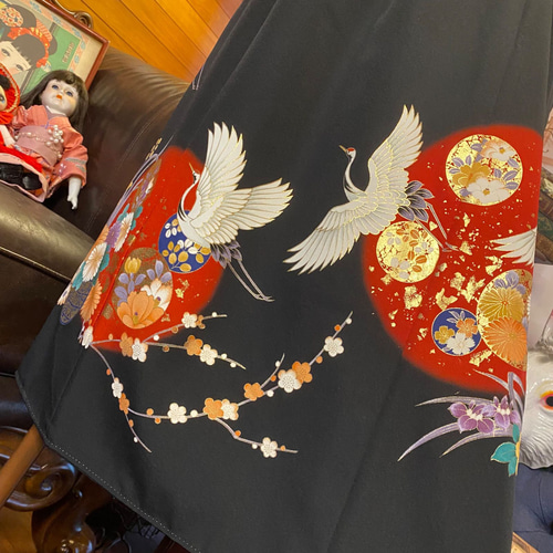 訳あり特価品　波に梅花と扇面に鶴　着物リメイク　黒留袖ワンピース　ロングコート 訳あり特価品 波に梅花と扇面に鶴 着物リメイク 黒留袖