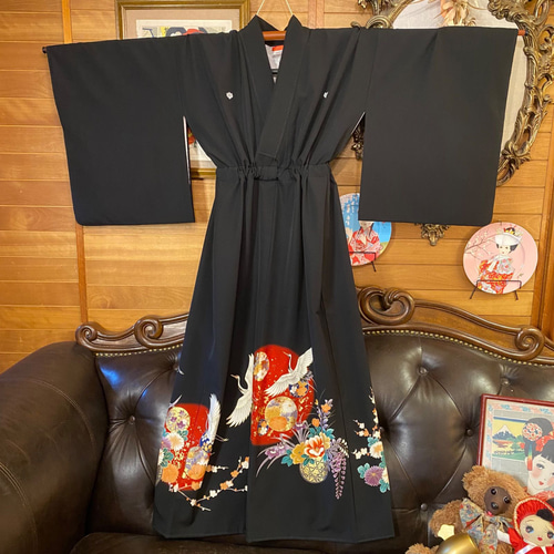 彩　着物リメイク♪ 艶やか袋帯と着物からロングワンピース❣️鶴 着物リメイク＊手描き金彩花扇に鶴模様正絹錦紗黒留袖ワンピース