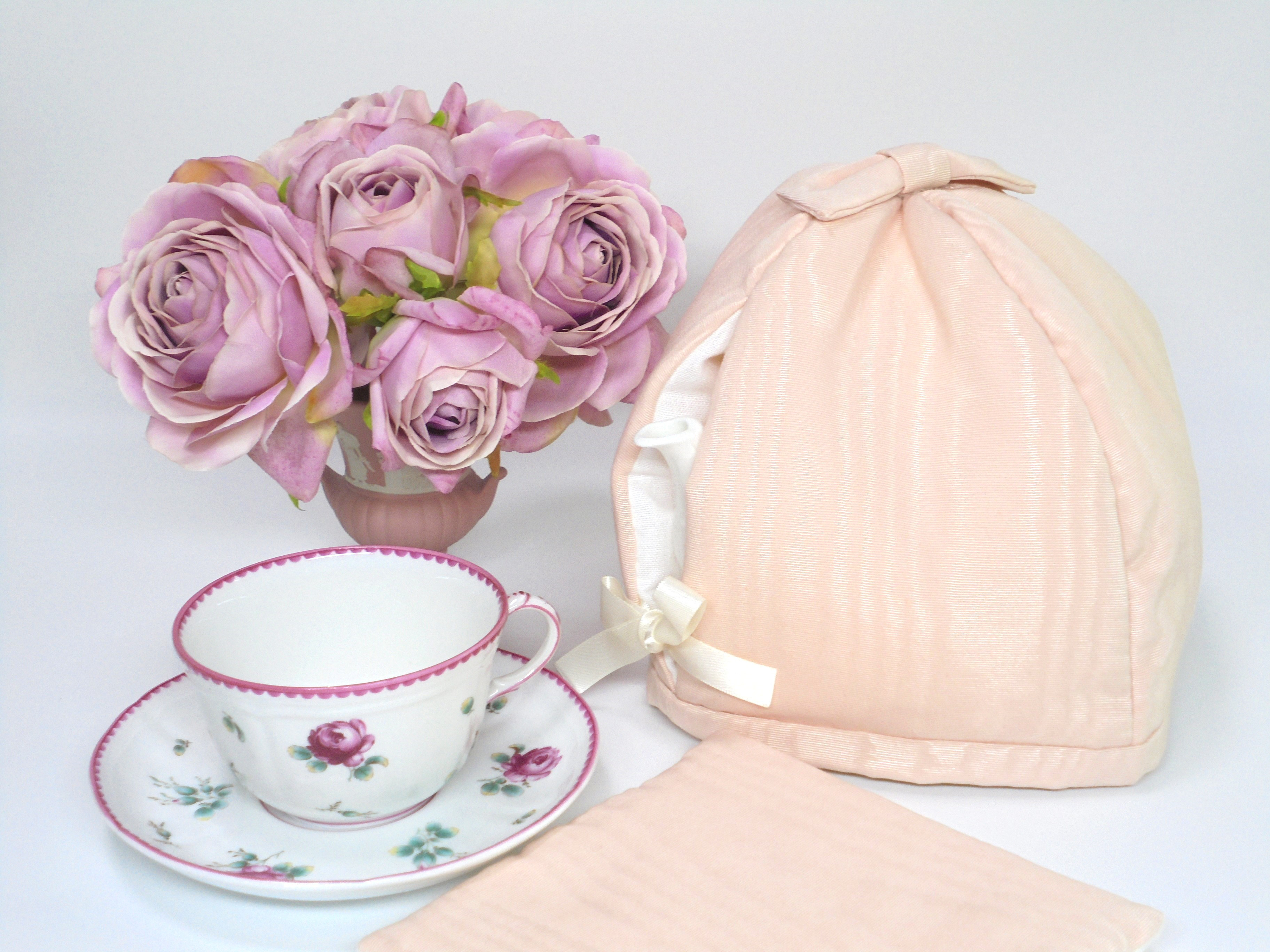 モアレライトピンク「かくれんぼ」フレンチインテリア　ふわふわもこもこ　マシュマロティーコゼー・ティーコジー