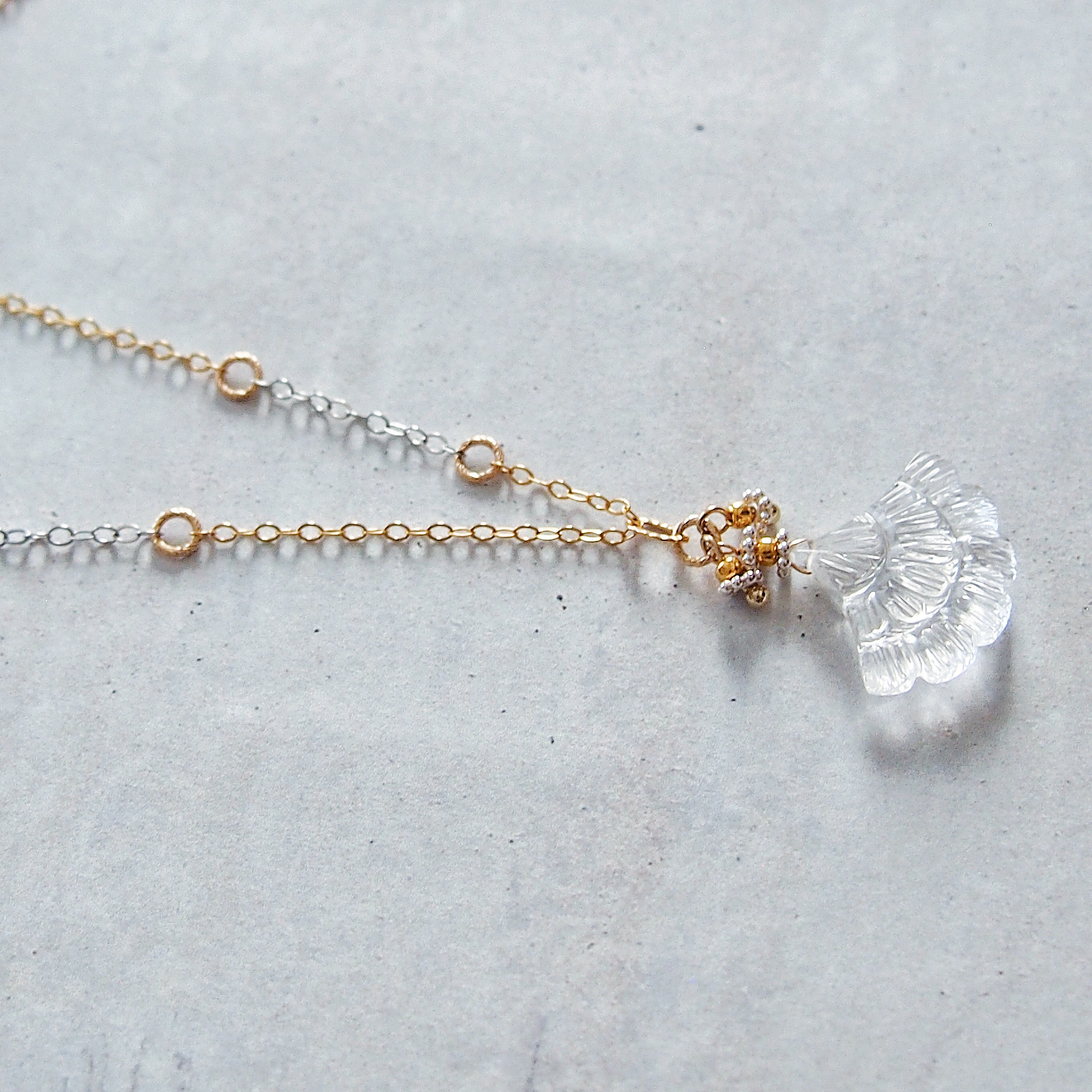 クリスタルクォーツ　ツリーカービング　チェーンネックレス　14kgf