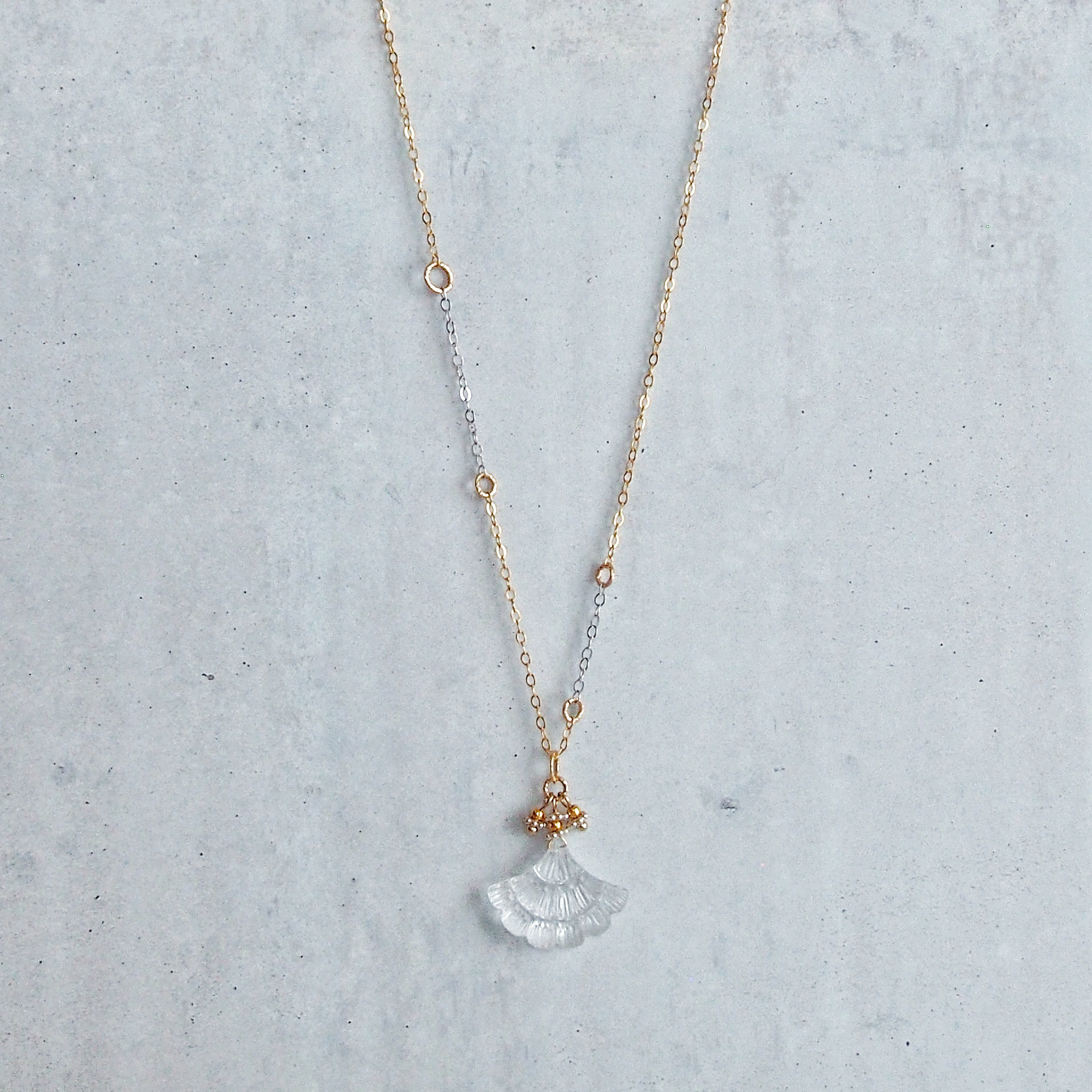 クリスタルクォーツ　ツリーカービング　チェーンネックレス　14kgf