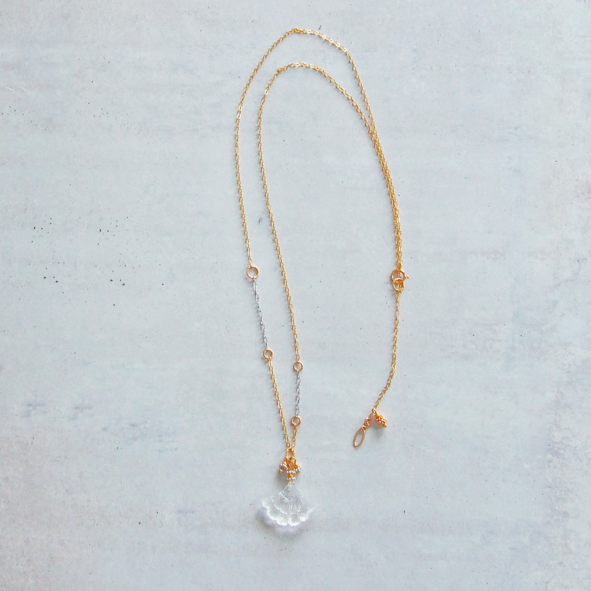 クリスタルクォーツ　ツリーカービング　チェーンネックレス　14kgf