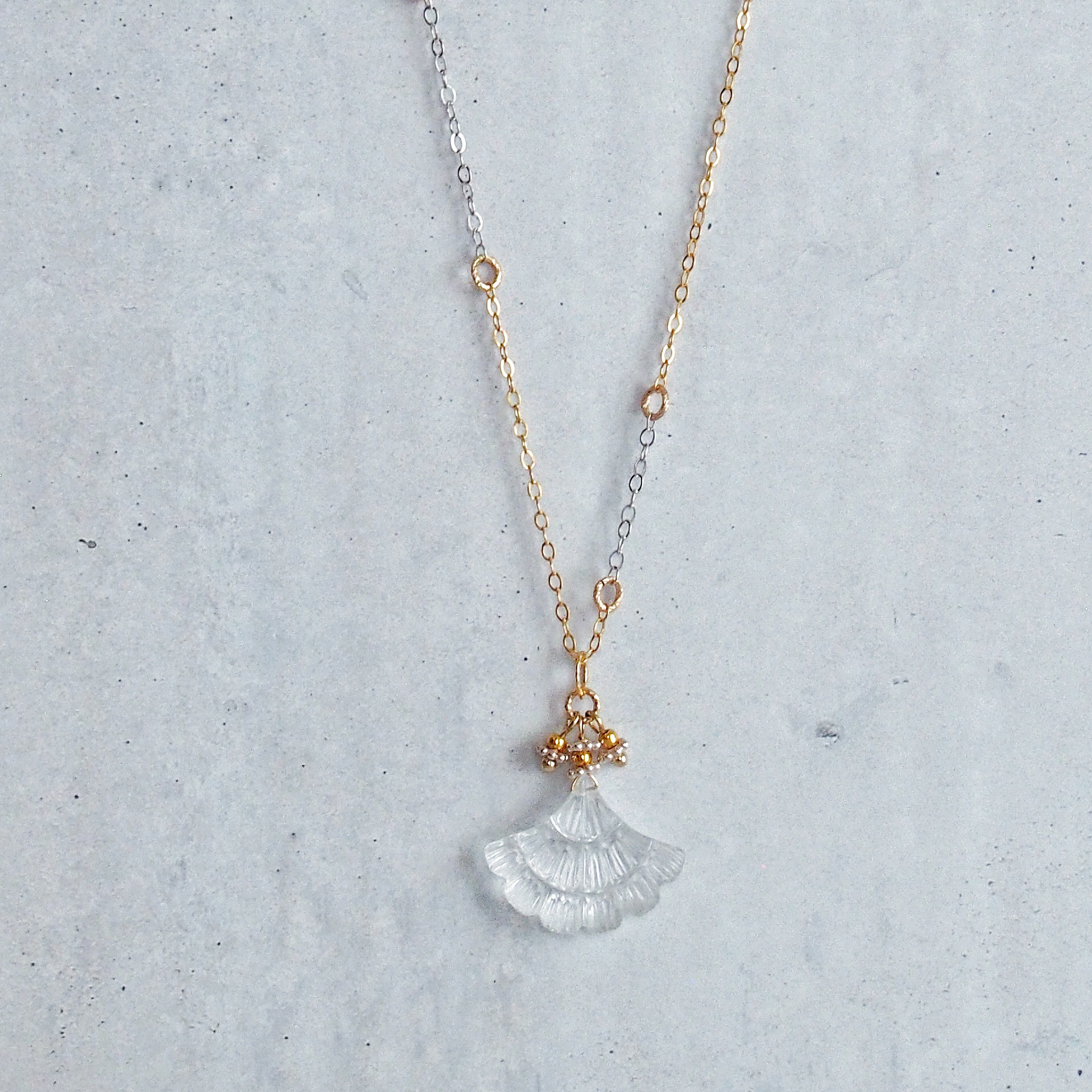 クリスタルクォーツ　ツリーカービング　チェーンネックレス　14kgf