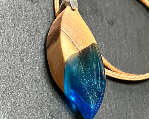 K☆ページ☆ハンドメイド　レジン　ペンダントトップ　8点 ウッドレジンペンダント〜神秘の青〜 ネックレス・ペンダント