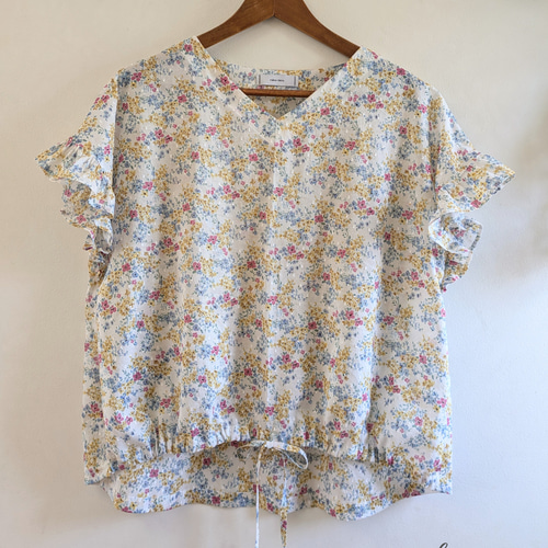 sale!!】【1点限り!!】フリル袖のドロストブラウス＊小花柄