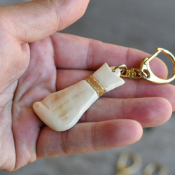 本象牙製　猫の後ろ姿　キーホルダー 1枚目の画像