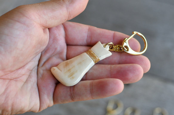 本象牙製　猫の後ろ姿　キーホルダー 1枚目の画像