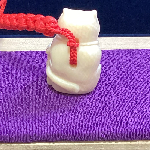 ☆本象牙根付（猫）Y-33※※ キーホルダー 石橋象牙店 通販 18094993