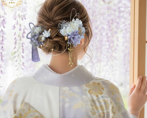 薄紫色 和風衣装 花アクセント 薄紫色 和風衣装 花アクセント
