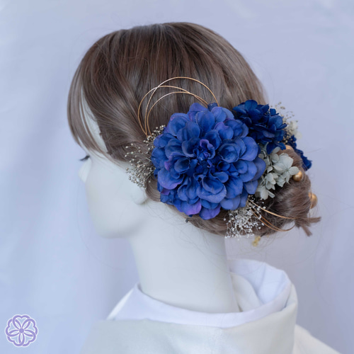 アンティーク　鮮やかブルー　ロイヤルブルー　大輪の花　刺繍　着物　成人式　花柄 ロイヤルブルー地に花々が舞う豪華古典振袖｜若々しい青色で艶やかな成人式