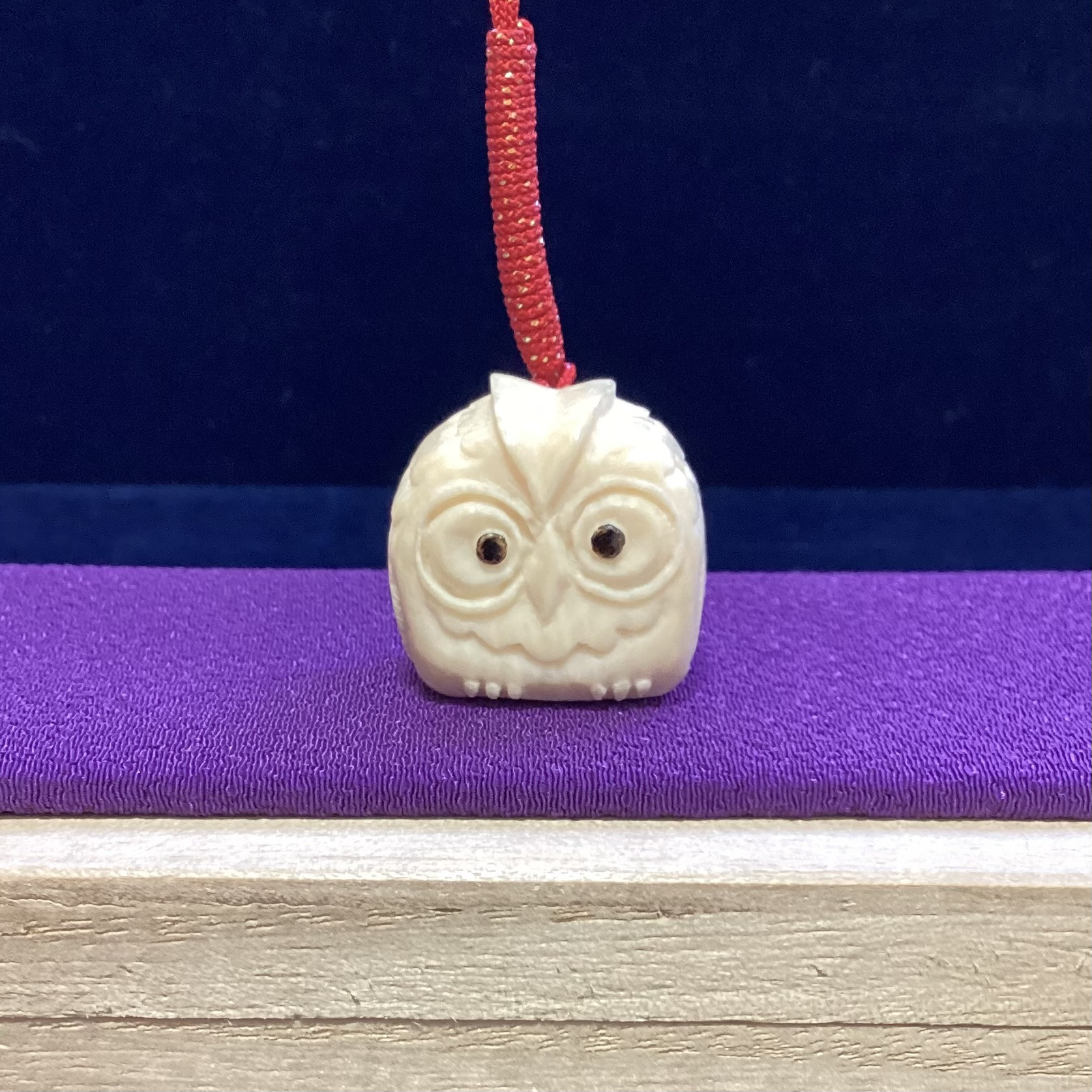 天然素材牙彫刻フクロウ根付け新品3.3x2.6cm