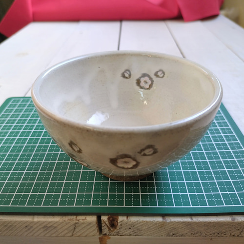 可愛い花柄のお茶碗【桜シリーズ】粉引き 茶碗・めし碗 ととろ窯 通販