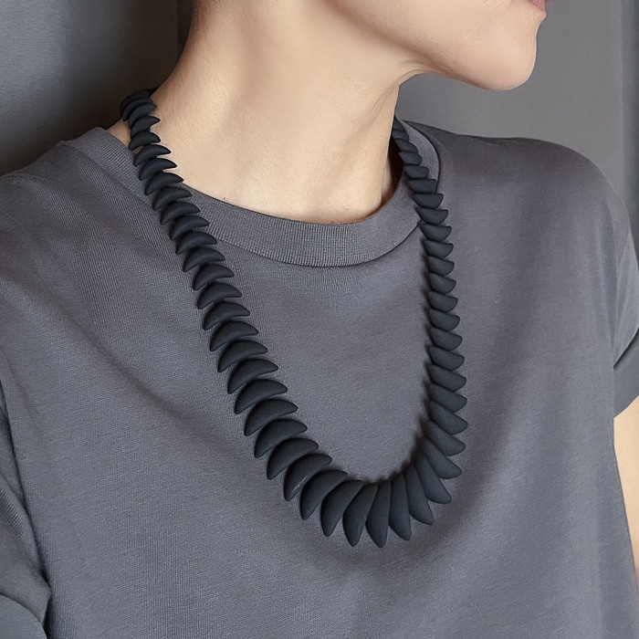 ルーン　ネックレス　黒