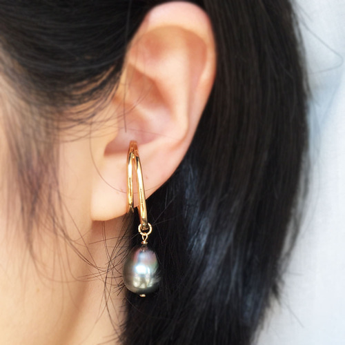 一点もの】大粒タヒチ黒蝶バロックパールのイヤーカフ【片耳
