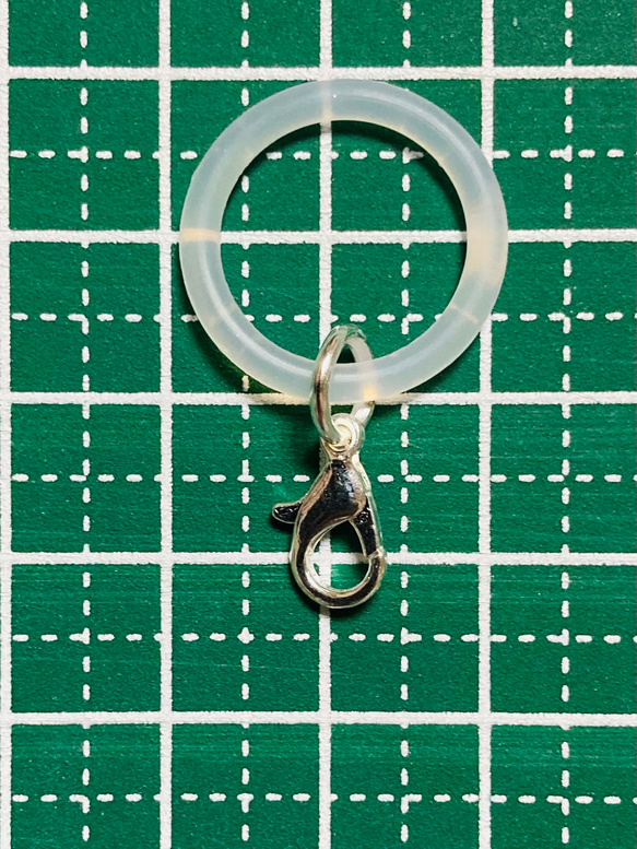 ホワイトシルバー　カニカン付シリコンリング　アンブレラマーカー　ペットボトルマーカー　3個セット 2枚目の画像