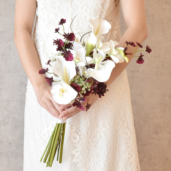 【受注制作】カラーとボルドーのオンシジウム 縦長のアームブーケ（アーティフィシャル）ウェディング 前撮り 和装 ‥…━…‥ 受注制作 ウェディング 前撮り アーティフィシャルフワラー
