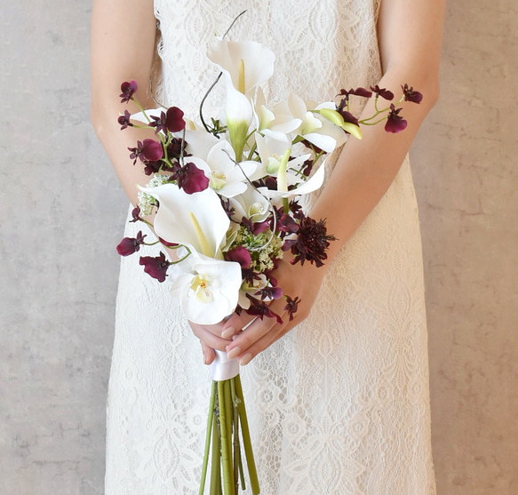 【受注制作】カラーとボルドーのオンシジウム 縦長のアームブーケ（アーティフィシャル）ウェディング 前撮り 和装 ‥…━…‥ 受注制作 ウェディング 前撮り アーティフィシャルフワラー