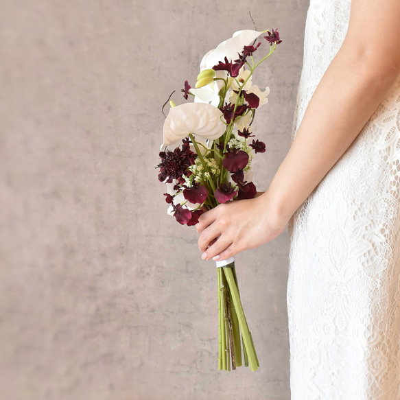 【受注制作】カラーとボルドーのオンシジウム 縦長のアームブーケ（アーティフィシャル）ウェディング 前撮り 和装 ‥…━…‥ 受注制作 ウェディング 前撮り アーティフィシャルフワラー