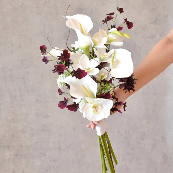 【受注制作】カラーとボルドーのオンシジウム 縦長のアームブーケ（アーティフィシャル）ウェディング 前撮り 和装 ‥…━…‥ 受注制作 ウェディング 前撮り アーティフィシャルフワラー