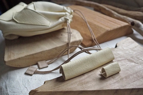 持ち方イロイロ、レザー巾着バッグ　アイボリーホワイトのパッチワーク仕様(アイボリー) 0㎝