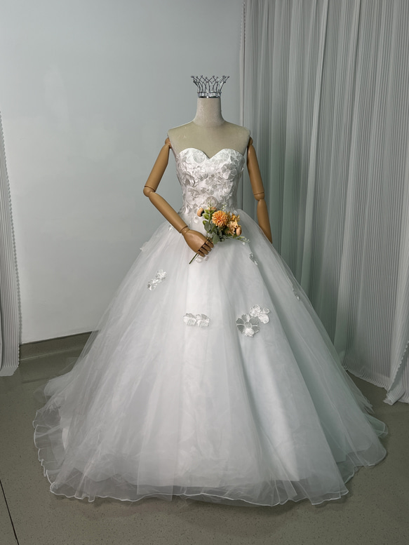 送料無料！ウエディングドレス 3D立体レース刺繍 ベアトップ オフ  