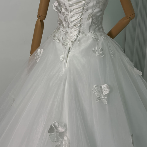 送料無料！ウエディングドレス 3D立体レース刺繍 ベアトップ オフ  