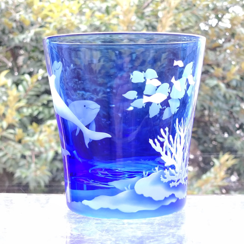 イルカと珊瑚 A」 サンドブラスト オールドグラス 青藍 イルカ 珊瑚