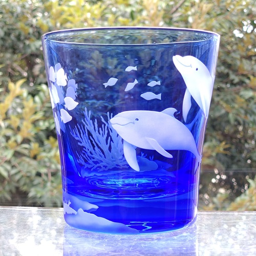 イルカと珊瑚 A」 サンドブラスト オールドグラス 青藍 イルカ 珊瑚