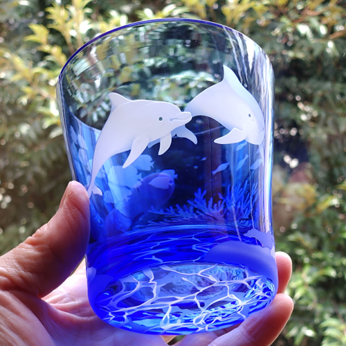 イルカと珊瑚 B」 サンドブラスト オールドグラス 青藍 イルカ 珊瑚