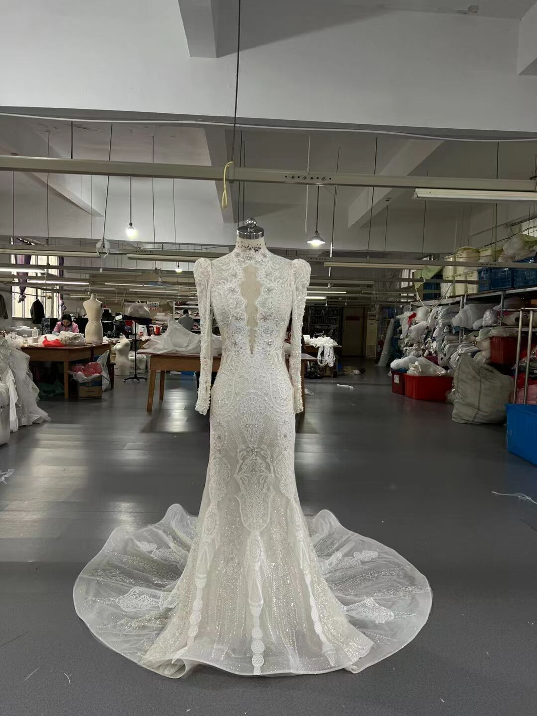 韓国風ビジュー 上品レース ウエディングドレス ビジュー 長袖  豪華なトレーン マーメイドライン