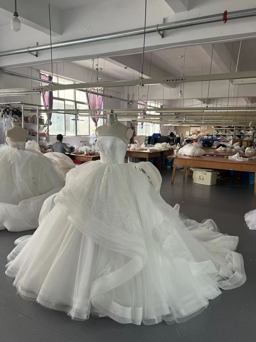 韓国風ビジュー ベアトップ 3D立体レース刺繍  ウエディングドレス   豪華なトレーン プリンセスライン