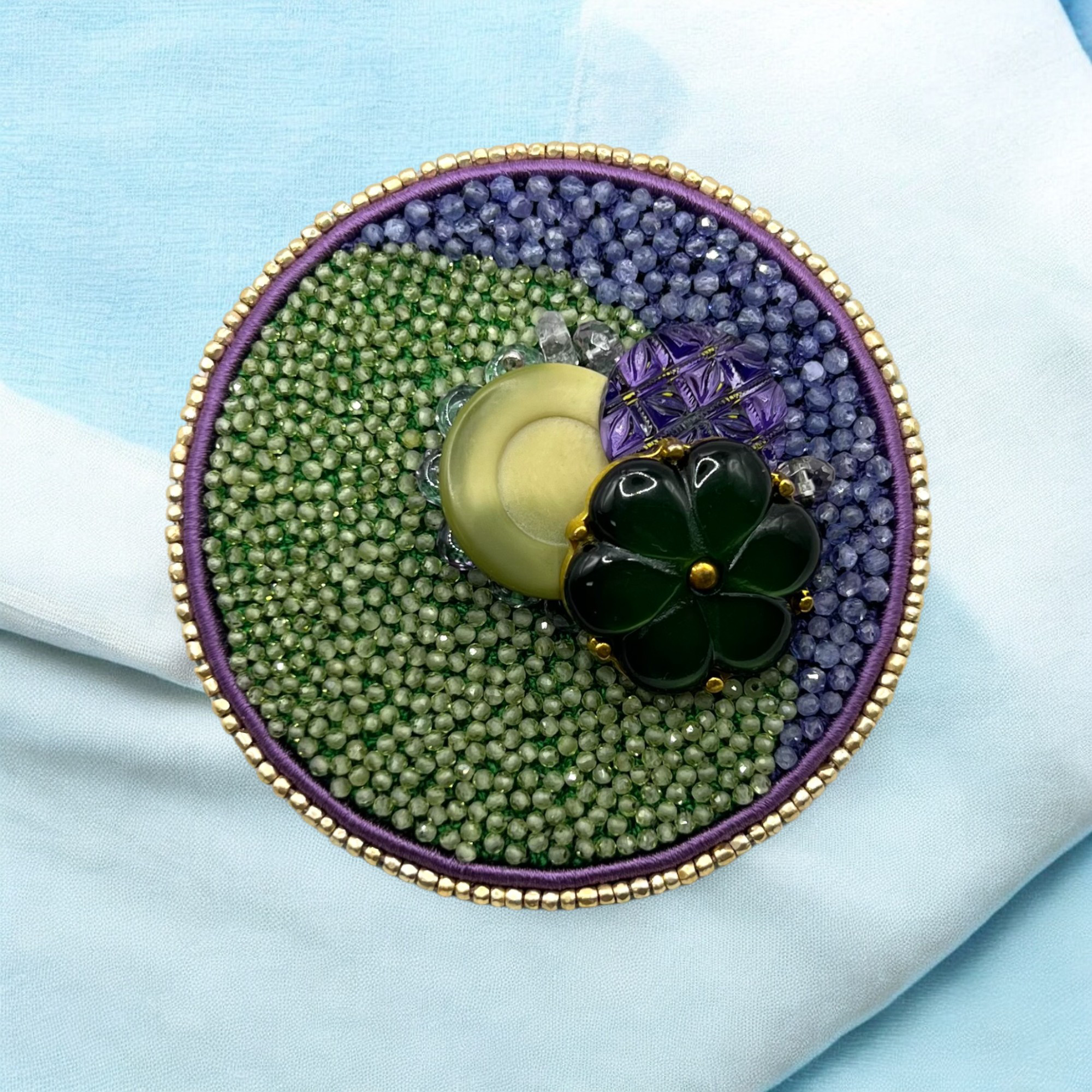 大ぶりペリドットとタンザナイト刺繍ブローチ　l-bdzh030bro　★アートアクセサリー★