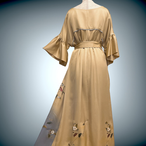 高級感抜群！螺鈿細工 優美さ際立つ アクセントカラーワンピース 着物