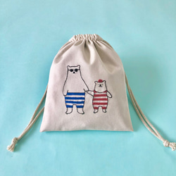 シー様オーダー　刺繍　ハンドメイド　巾着　パグ　犬　手刺繍　キナリ　巾着ポーチ 手刺繍＊巾着ポーチ（寒がりパグ） 巾着袋 ココカカオ 通販