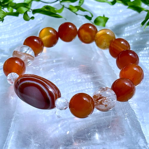 羊眼天珠&カーネリアンブレス〜マニカランヒマラヤ水晶と共に 羊眼天珠&カーネリアンブレス〜マニカランヒマラヤ水晶と共に