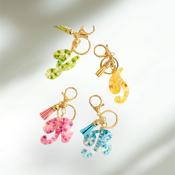 夜桜葉風　イニシャルキーホルダー　3点　ドライフラワー 気分が上がる》ドライフラワーのイニシャルキーホルダー(筆記体