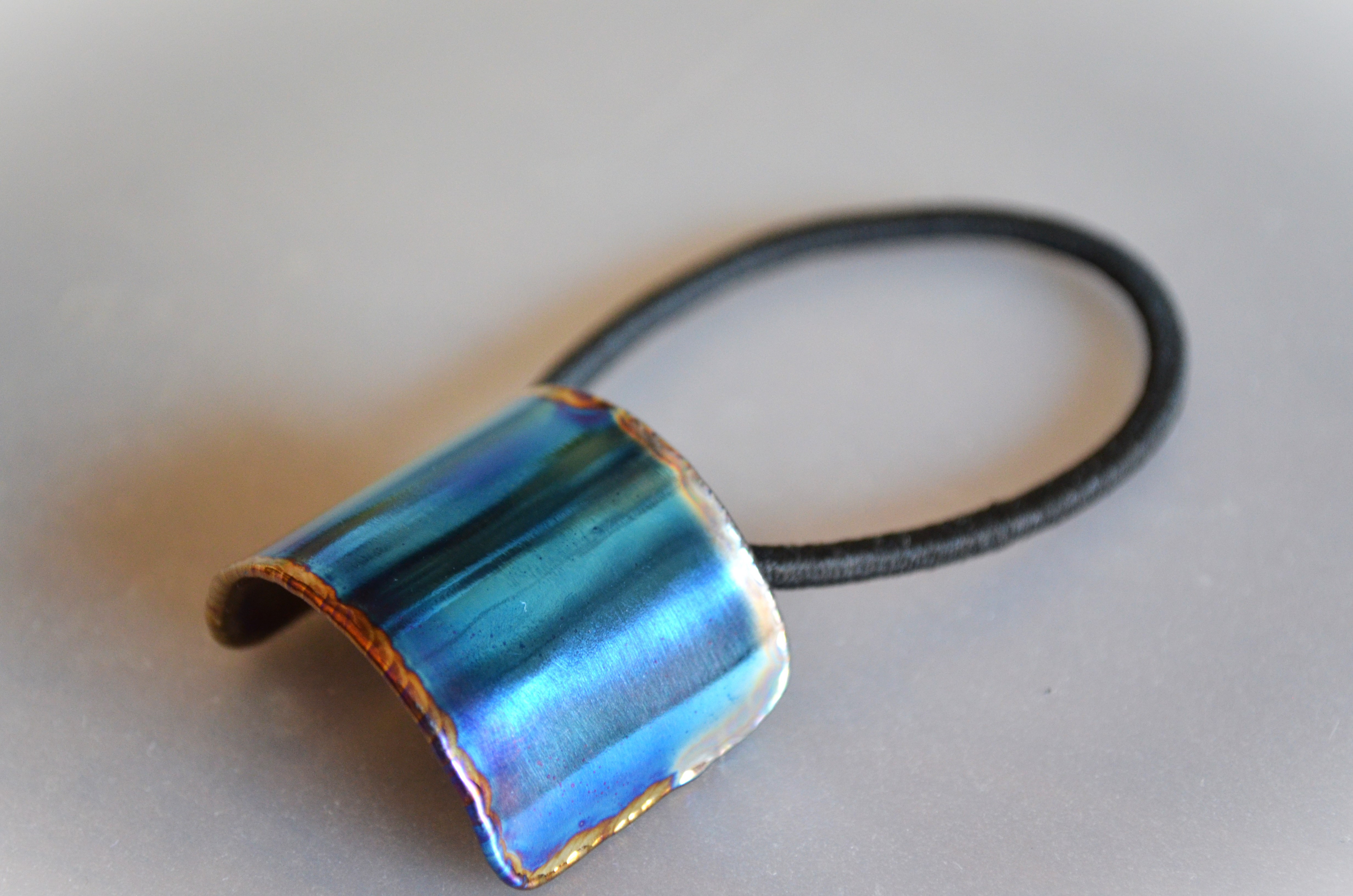 Titanium hair tie・チタンの髪留め=メルト=