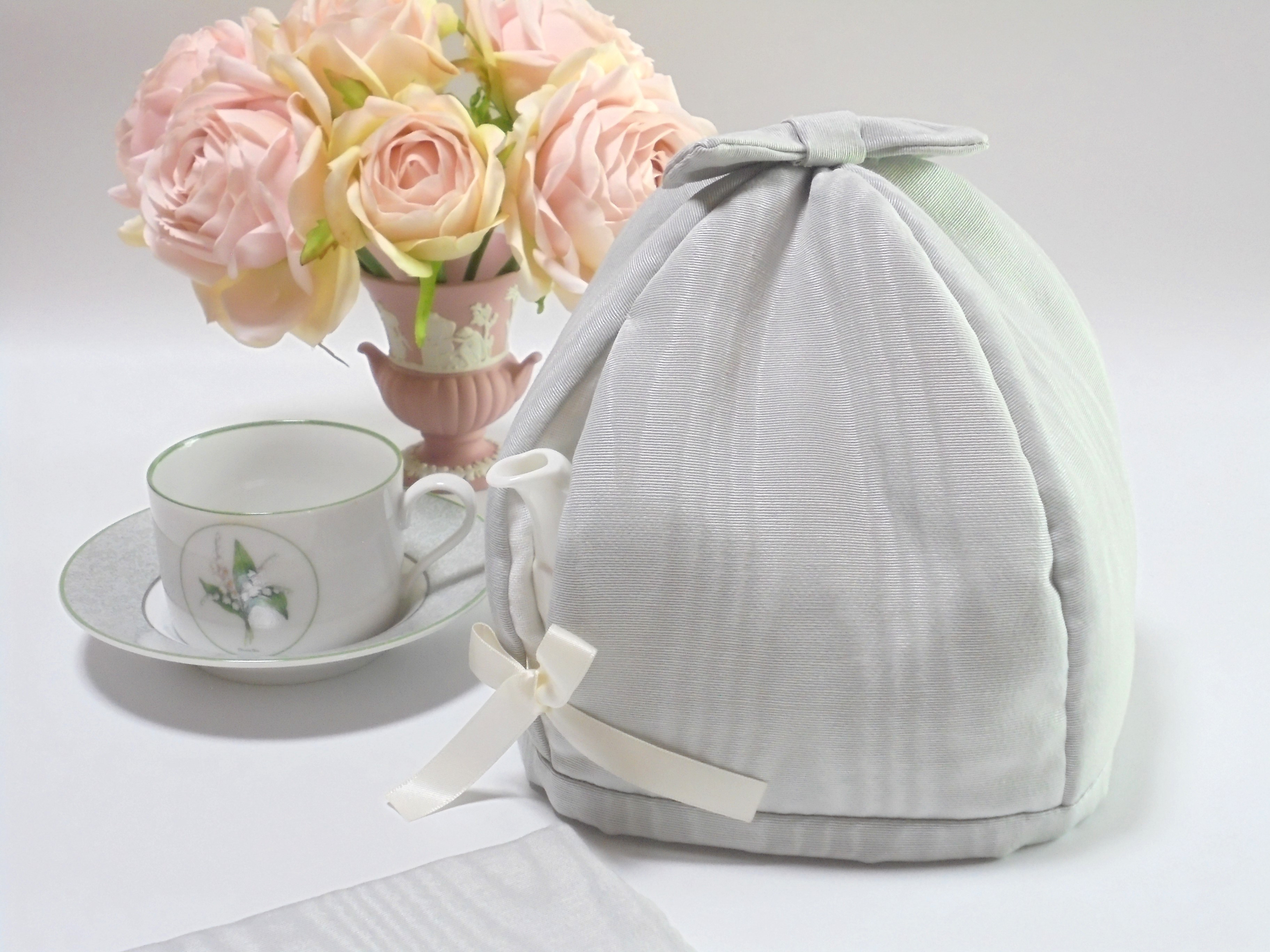 モアレシルバーグレイ「かくれんぼ」フレンチインテリア　ふわふわもこもこ　マシュマロティーコゼー・ティーコジー