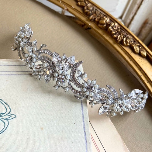 結婚式 ヘッドドレス Love Tiara クリスタルカチューシャ 